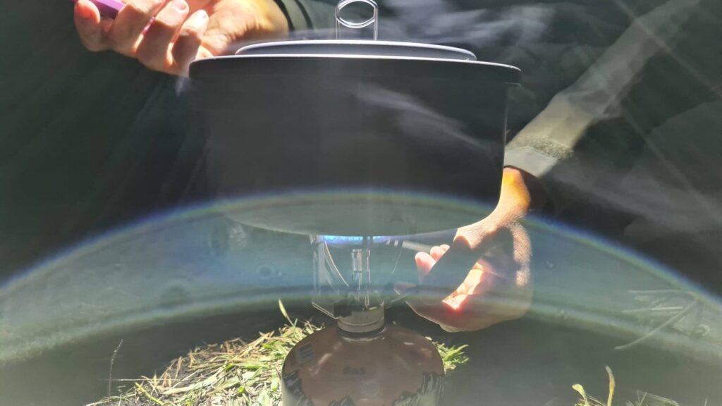 Cozinhar em acampamento selvagem