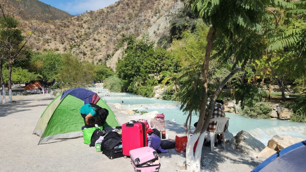 Rio de águas termais no México